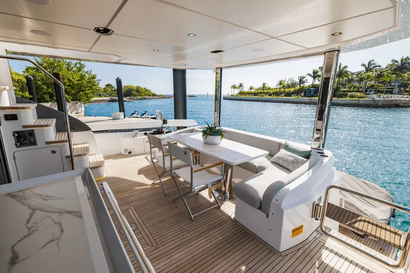 Slide: The Image of Azimut 78 FLY 2023 - 43