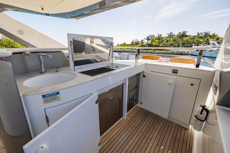 Slide: The Image of Azimut 78 FLY 2023 - 44