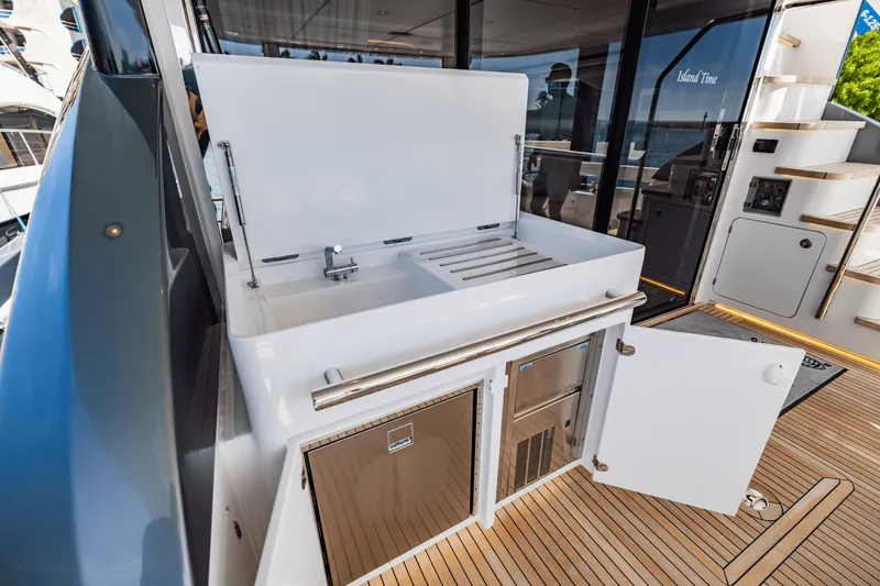 Slide: The Image of Azimut 78 FLY 2023 - 46