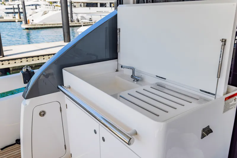 Slide: The Image of Azimut 78 FLY 2023 - 48