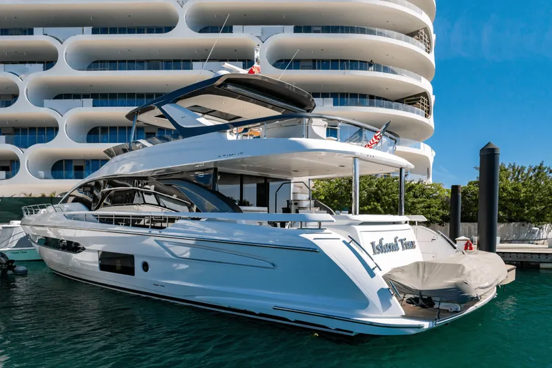 Slide: The Image of Azimut 78 FLY 2023 - 5