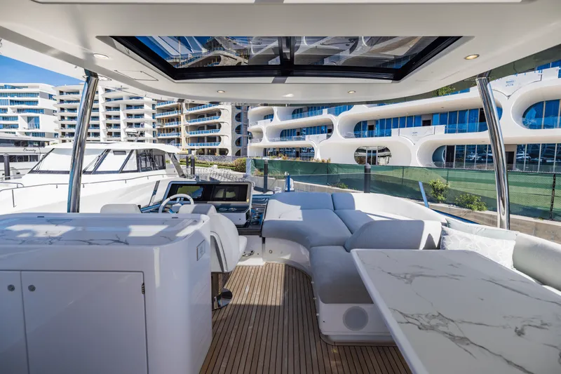 Slide: The Image of Azimut 78 FLY 2023 - 52