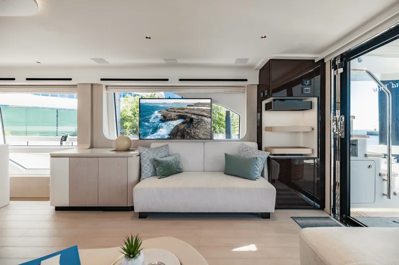 Slide: The Image of Azimut 78 FLY 2023 - 57