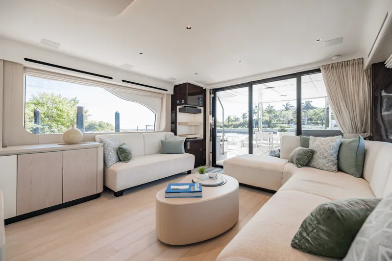 Slide: The Image of Azimut 78 FLY 2023 - 63