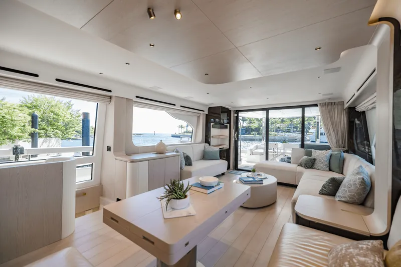 Slide: The Image of Azimut 78 FLY 2023 - 66