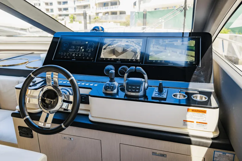 Slide: The Image of Azimut 78 FLY 2023 - 70