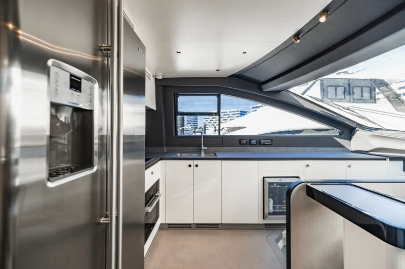 Slide: The Image of Azimut 78 FLY 2023 - 73