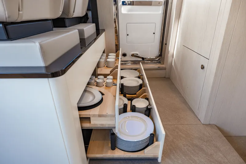 Slide: The Image of Azimut 78 FLY 2023 - 77