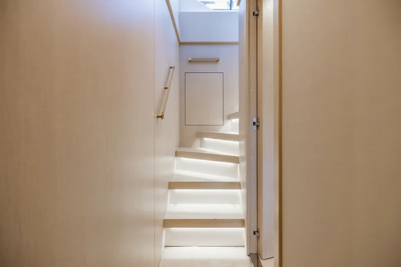 Slide: The Image of Azimut 78 FLY 2023 - 80