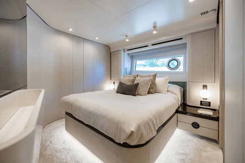 Slide: The Image of Azimut 78 FLY 2023 - 88