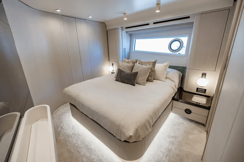 Slide: The Image of Azimut 78 FLY 2023 - 89