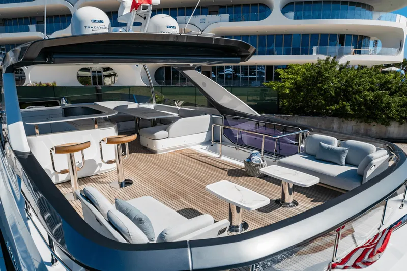 Slide: The Image of Azimut 78 FLY 2023 - 9