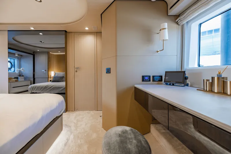 Slide: The Image of Azimut 78 FLY 2023 - 90