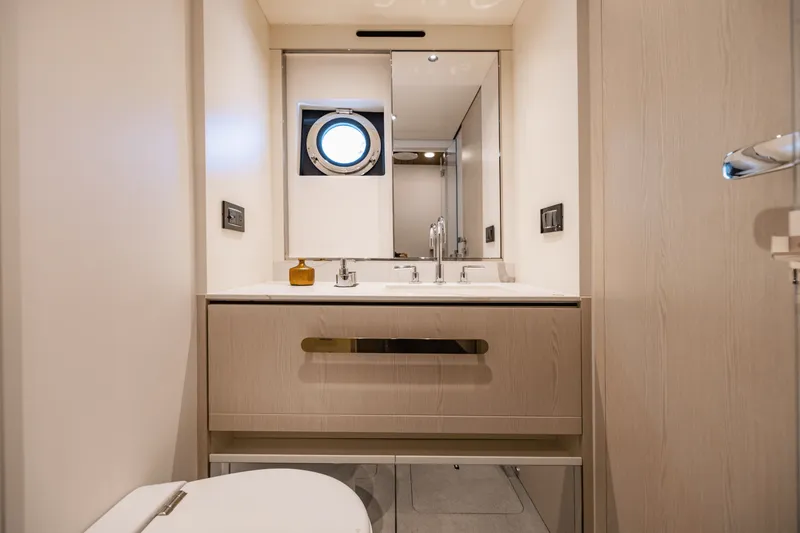 Slide: The Image of Azimut 78 FLY 2023 - 96