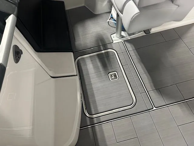 Slide: The Image of Aviara AV32 2022 - 10