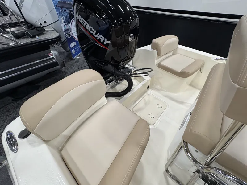 Slide: The Image of Scout 175 Sportfish 2025 - 10