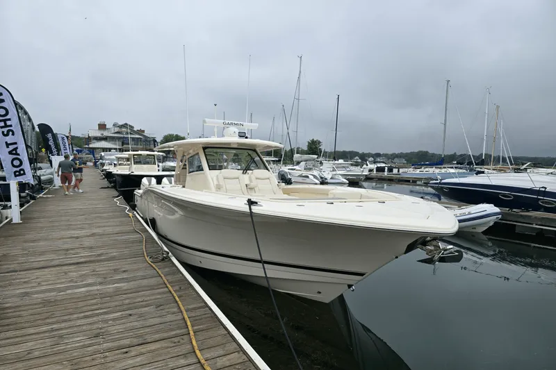 Slide: The Image of Scout 400 LXF 2025 - 1