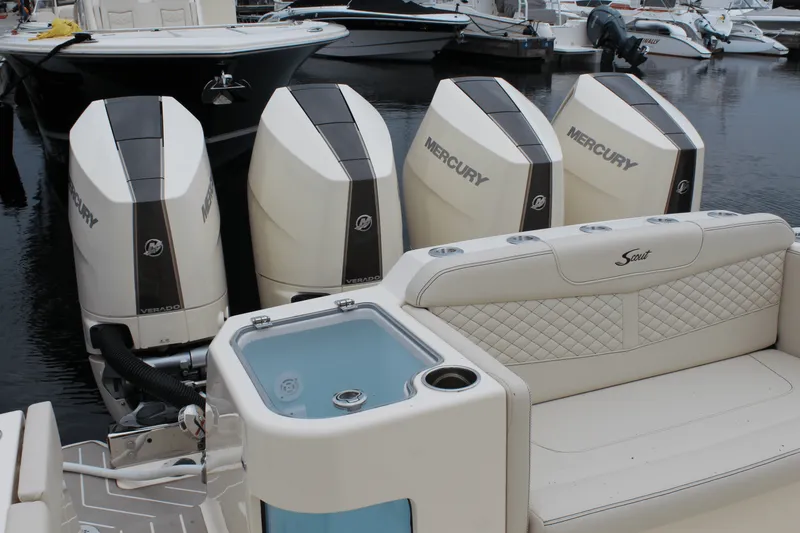 Slide: The Image of Scout 400 LXF 2025 - 11