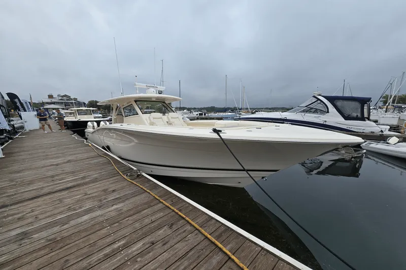 Slide: The Image of Scout 400 LXF 2025 - 2