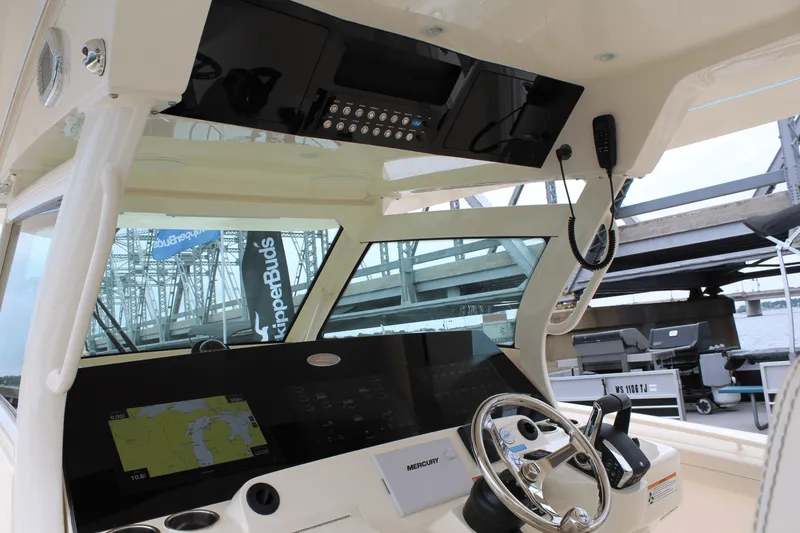 Slide: The Image of Scout 400 LXF 2025 - 23