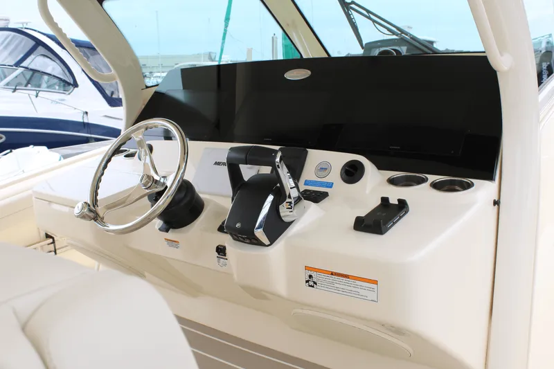 Slide: The Image of Scout 400 LXF 2025 - 25