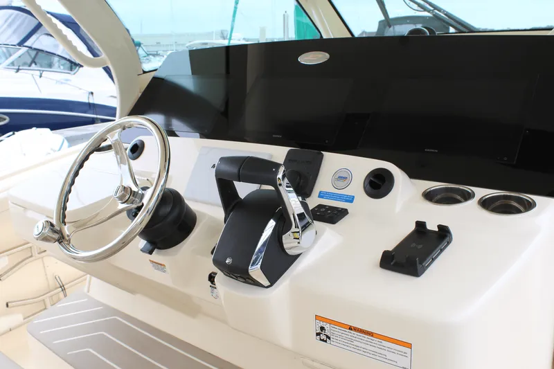 Slide: The Image of Scout 400 LXF 2025 - 26