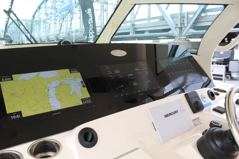 Slide: The Image of Scout 400 LXF 2025 - 27