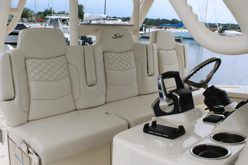 Slide: The Image of Scout 400 LXF 2025 - 28