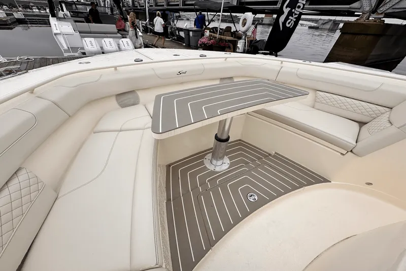 Slide: The Image of Scout 400 LXF 2025 - 32