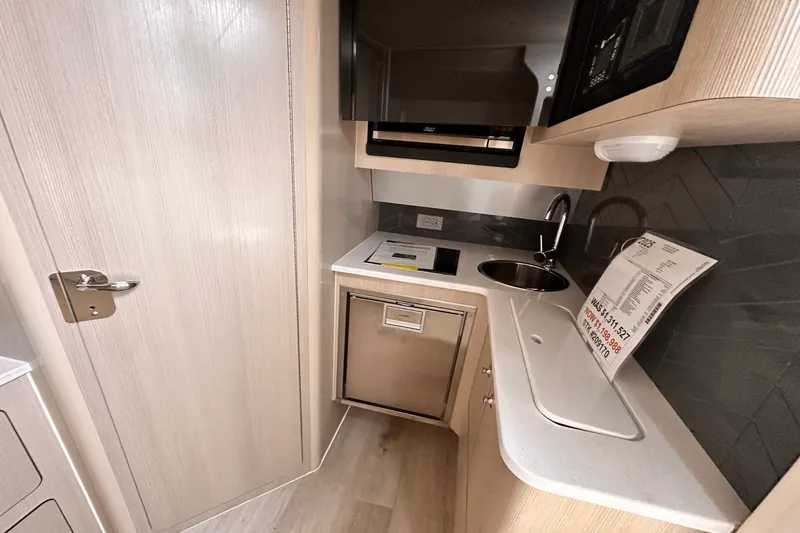 Slide: The Image of Scout 400 LXF 2025 - 39