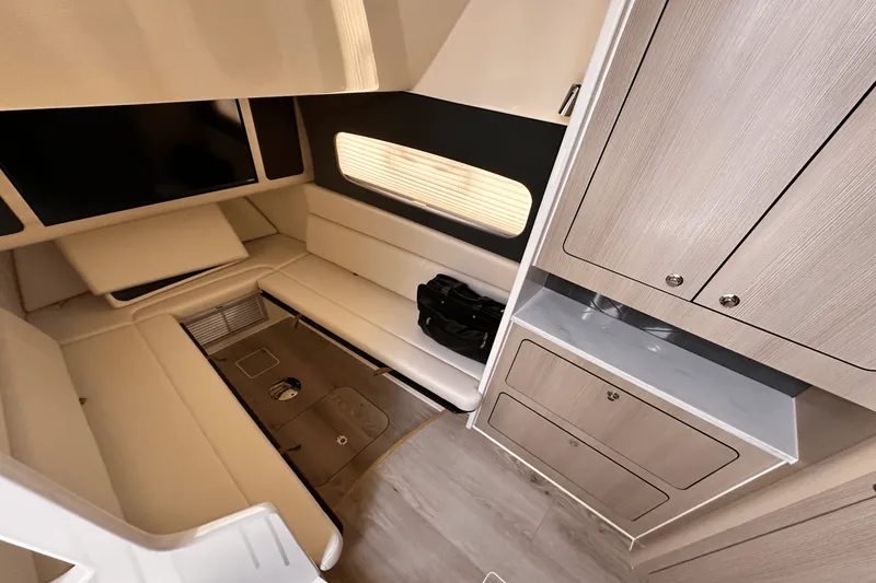 Slide: The Image of Scout 400 LXF 2025 - 40