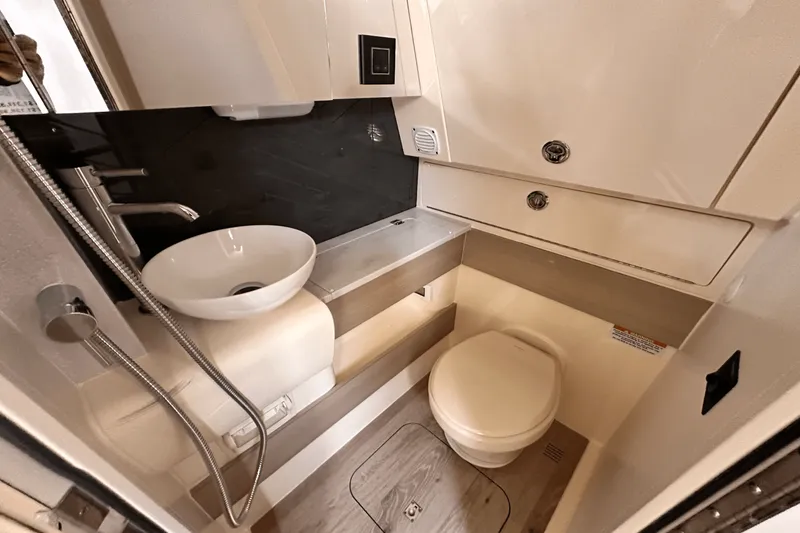 Slide: The Image of Scout 400 LXF 2025 - 43