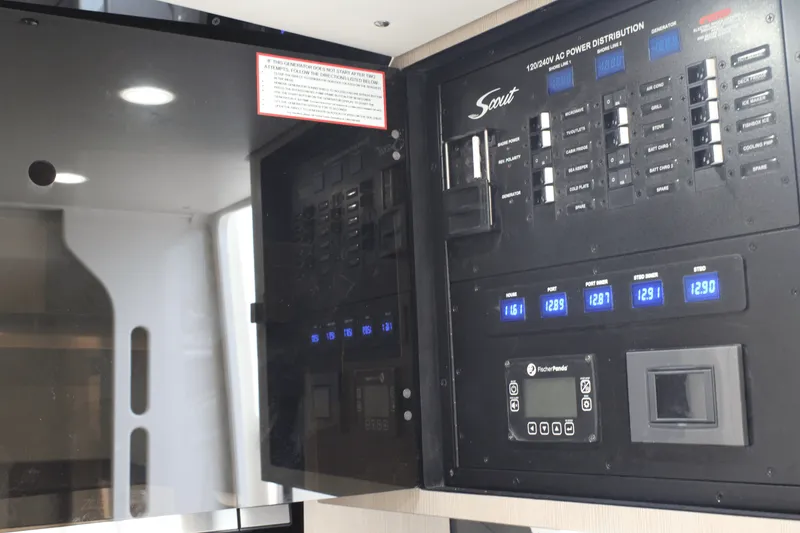 Slide: The Image of Scout 400 LXF 2025 - 44