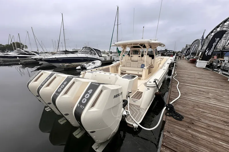 Slide: The Image of Scout 400 LXF 2025 - 8