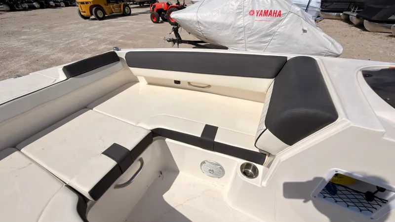 Slide: The Image of Bayliner D20I 2025 - 48