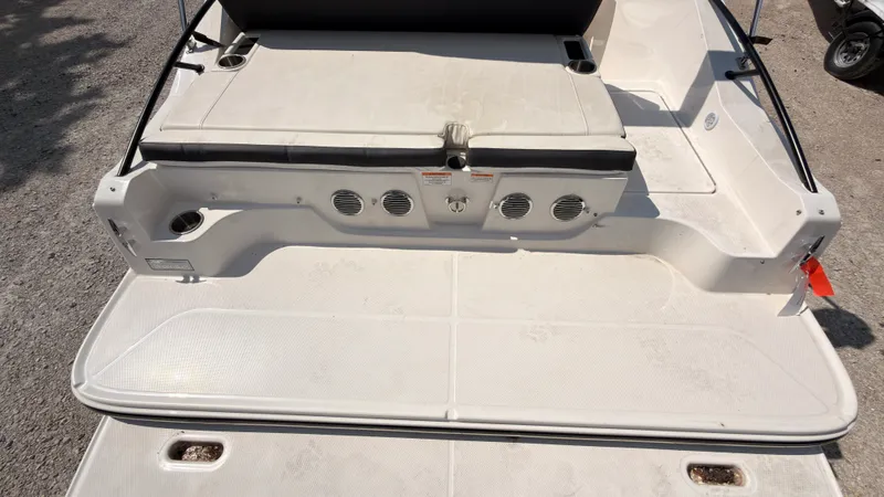 Slide: The Image of Bayliner D20I 2025 - 8