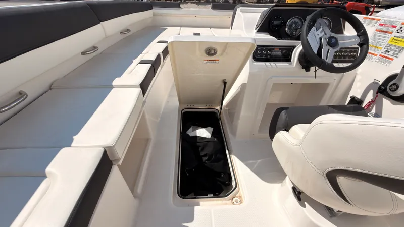 Slide: The Image of Bayliner D20I 2025 - 29