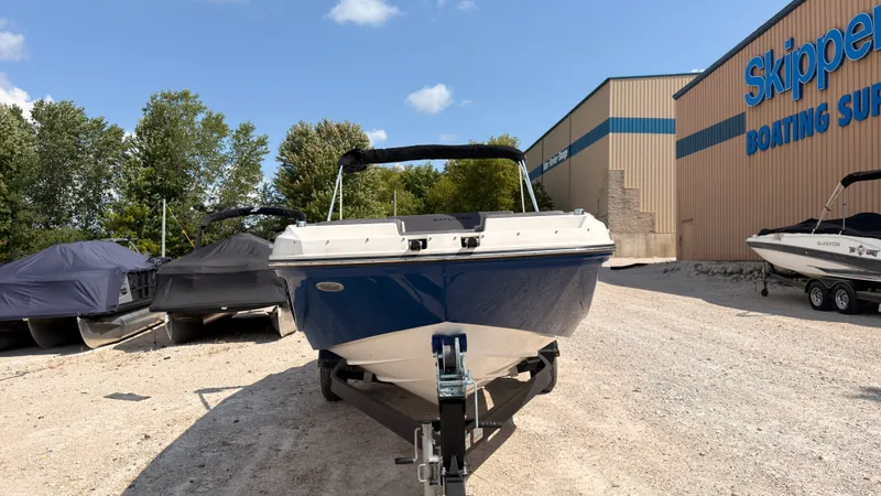 Slide: The Image of Bayliner D20I 2025 - 2