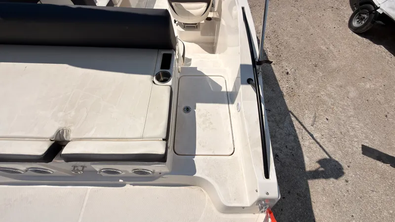 Slide: The Image of Bayliner D20I 2025 - 9