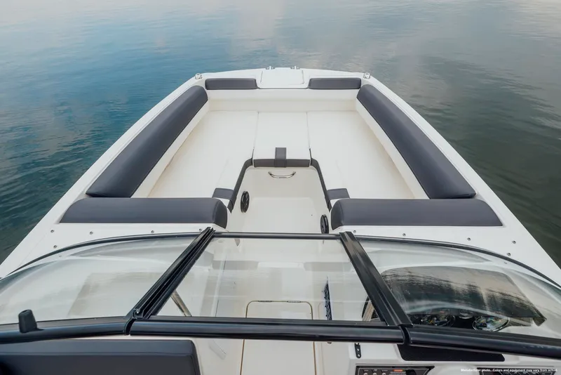 Slide: The Image of Bayliner D20I 2025 - 3