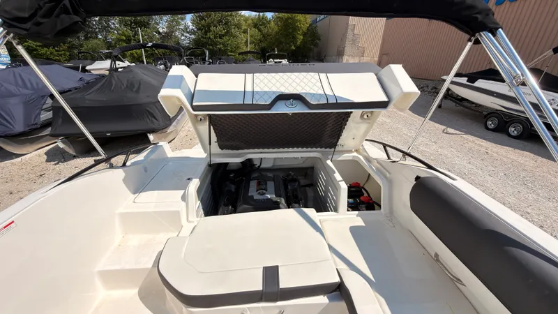 Slide: The Image of Bayliner D20I 2025 - 13
