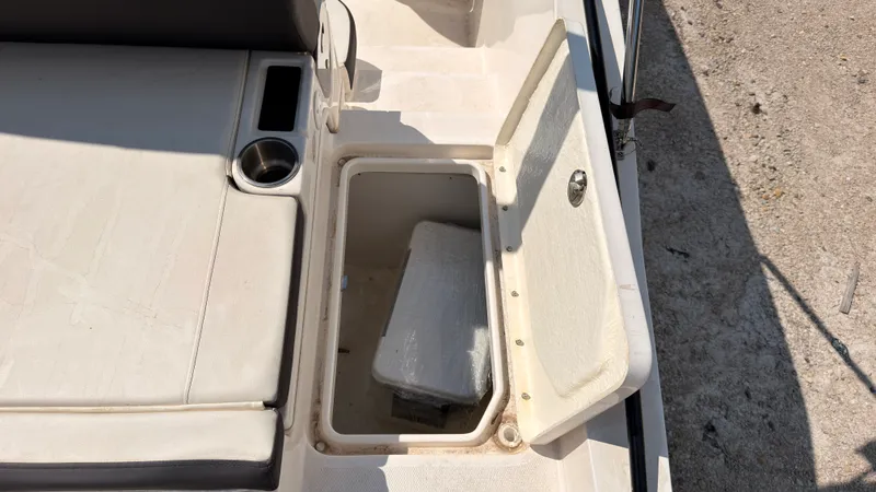 Slide: The Image of Bayliner D20I 2025 - 10