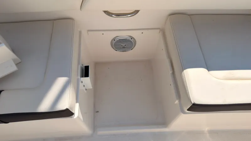 Slide: The Image of Bayliner D20I 2025 - 25