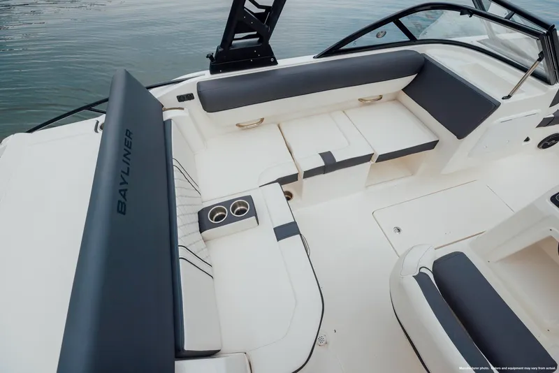 Slide: The Image of Bayliner D20I 2025 - 5