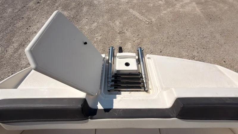 Slide: The Image of Bayliner D20I 2025 - 51