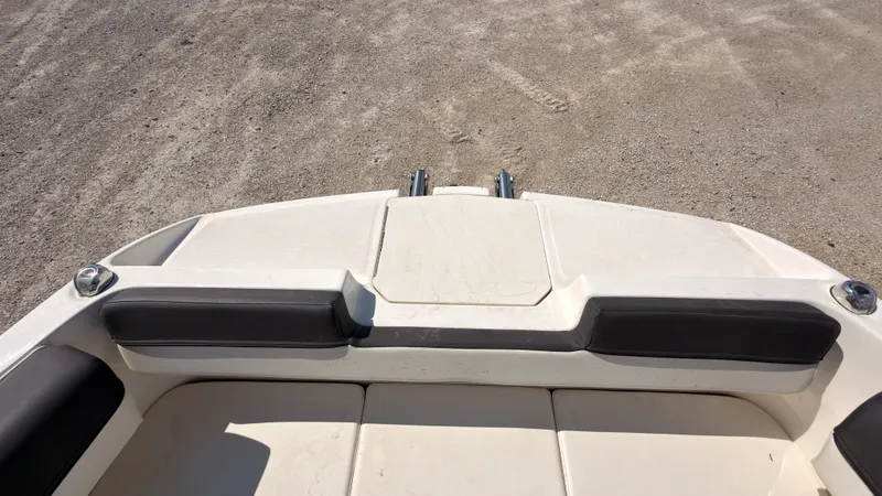 Slide: The Image of Bayliner D20I 2025 - 50