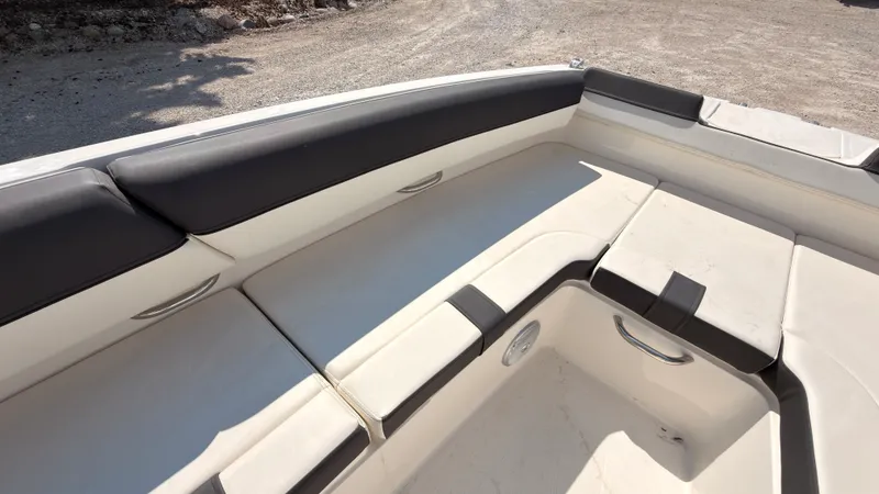 Slide: The Image of Bayliner D20I 2025 - 44
