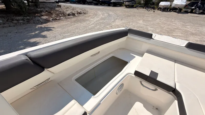 Slide: The Image of Bayliner D20I 2025 - 45
