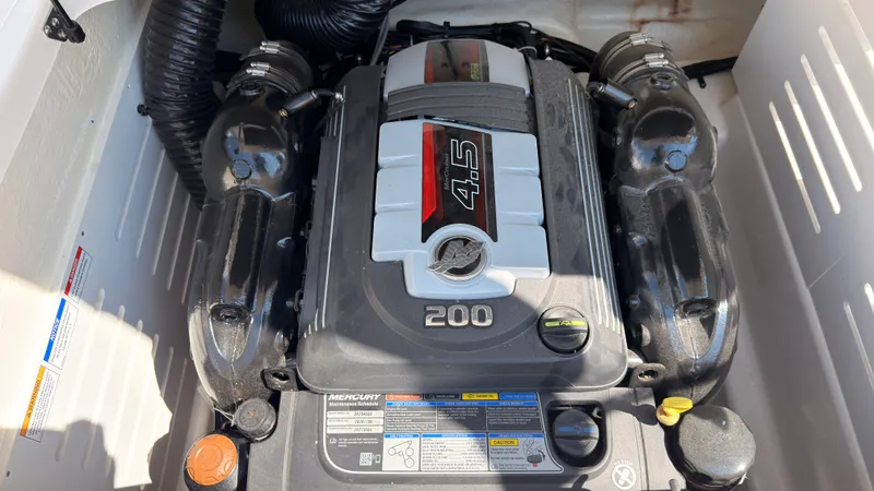 Slide: The Image of Bayliner D20I 2025 - 16
