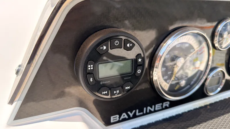 Slide: The Image of Bayliner D20I 2025 - 34